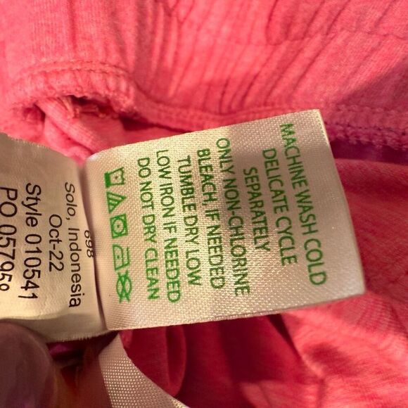 Lilly Pulitzer UPF50 top and jogger set size small/medium in Roxie Pink - Picture 16 of 16
